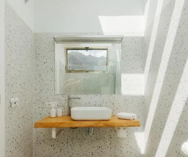 לינה וארוחת בוקר Punta Paradiso 4*